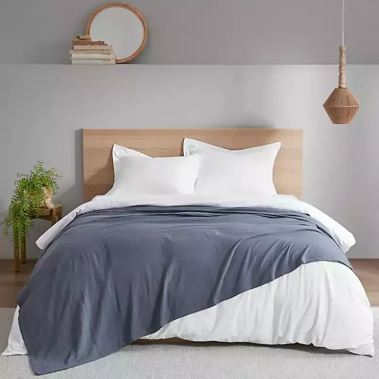 New Lightweight King Blanket Blankets & Throws