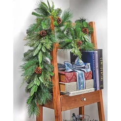 Hot Cedar and Bayleaf Pinecone Garland Christmas Arrangements & Garland